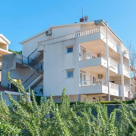 Apartment Ines Omis Exterior photo